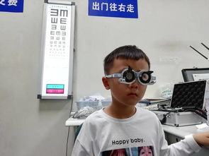 眼鏡店驗(yàn)光配鏡便捷背后，華西專家警示青少年近視加重風(fēng)險(xiǎn)
